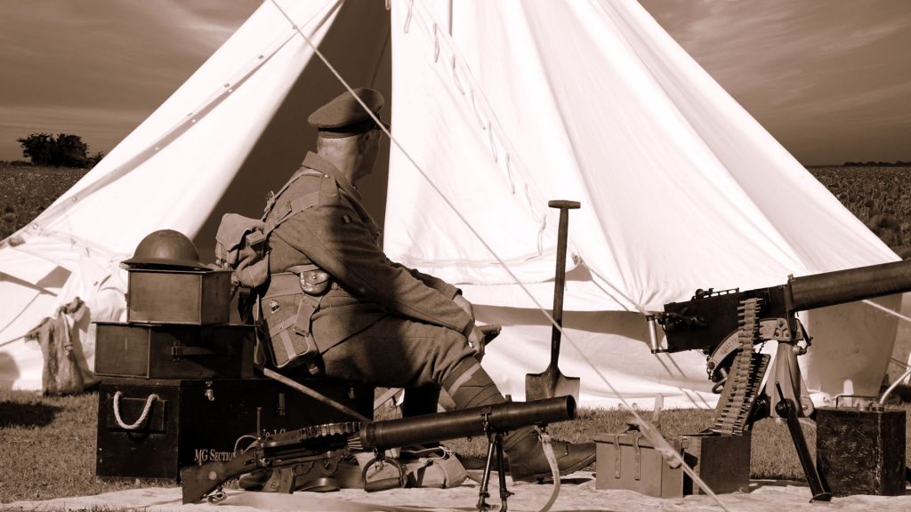 Soldat sur le front de la Premiere Guerre mondiale, evocation de la blessure de Hemingway en 1918