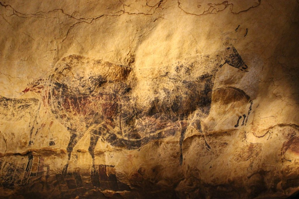 Peinture parietale de la grotte de Lascaux representant des animaux
