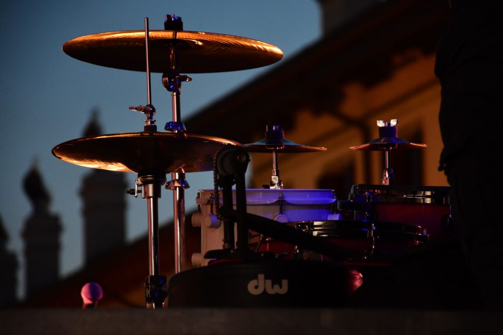 La pratique des percussions travaille directement le rythme