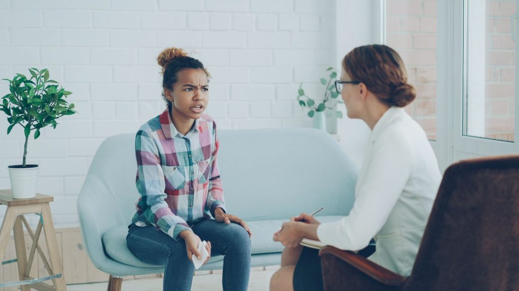 Séance de consultation entre un professionnel et une personne accompagnée