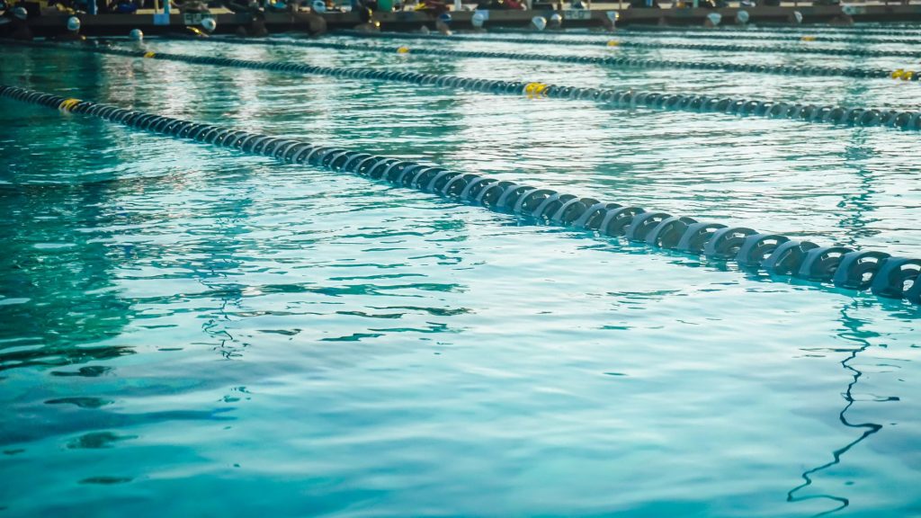 Lignes d eau d une piscine de competition