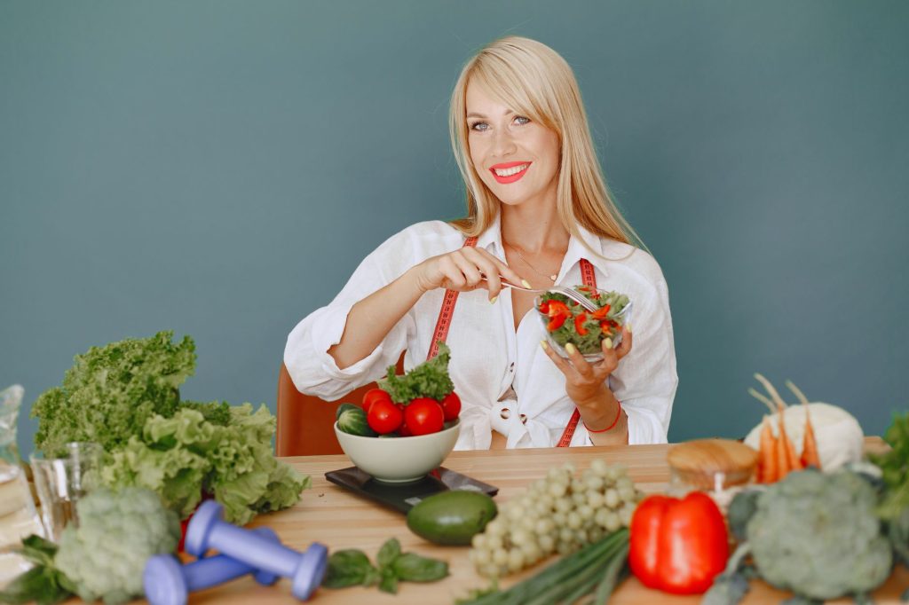 Table d'aliments sains et énergisants pour une bonne hygiène de vie